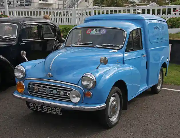 Foto - Morris 1000 Biru, Si Oplet Paling Sohor Di Indonesia