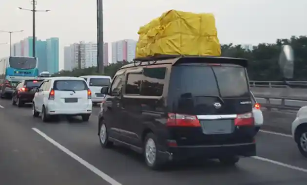 Foto - Nekat Mudik Naik Mobil Pribadi? Ini Konsekuensinya