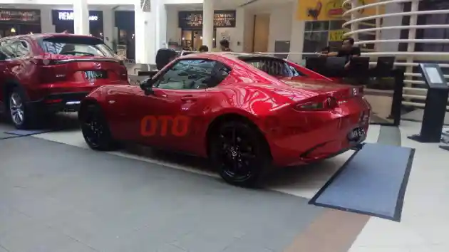 Foto - Mazda MX-5 Kini Lebih Bertenaga. Berapa Harganya?