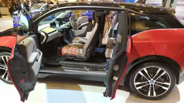 Foto - Pintu 'Suicide Door' Mazda MX-30 Terinspirasi dari BMW i3?