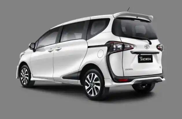 Foto - Toyota Sienta Facelift Versi Indonesia Resmi Dijual