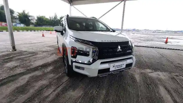 Foto - Kerja Sama Dua Fitur AYC dan ASC di Mitsubishi New Xpander Cross