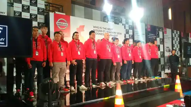 Foto - Nissan GT Academy 2016: Enam Gamer Ini Terpilih Untuk Berangkat ke Inggris