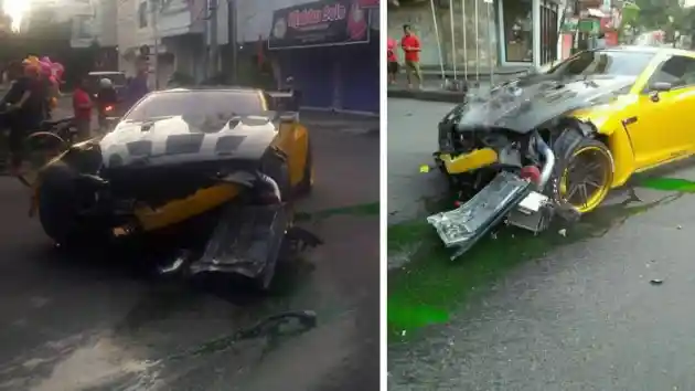 Foto - Seperti Ini Wujud Nissan GT-R Setelah Hantam Pembatas Jalan di Solo (7 FOTO)