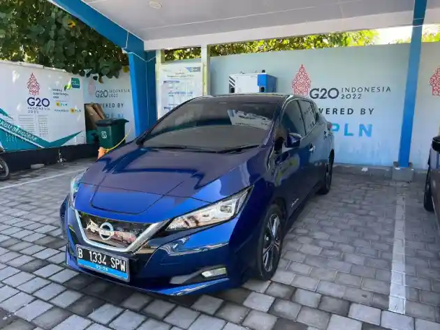 Foto - Nissan Hadiahi Customer Apurva Kempinski Pengalaman Mencoba Mobil Listrik di Bali