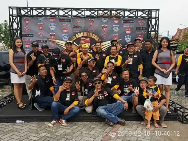 Foto - Ulang Tahun Komunitas Nissan Livina di Cikarang Dipadati Ratusan Mobil