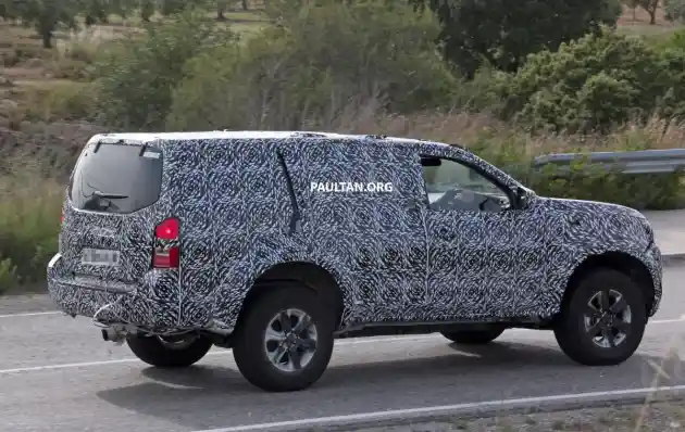 Foto - SPY SHOT: Nissan Navara SUV 2017