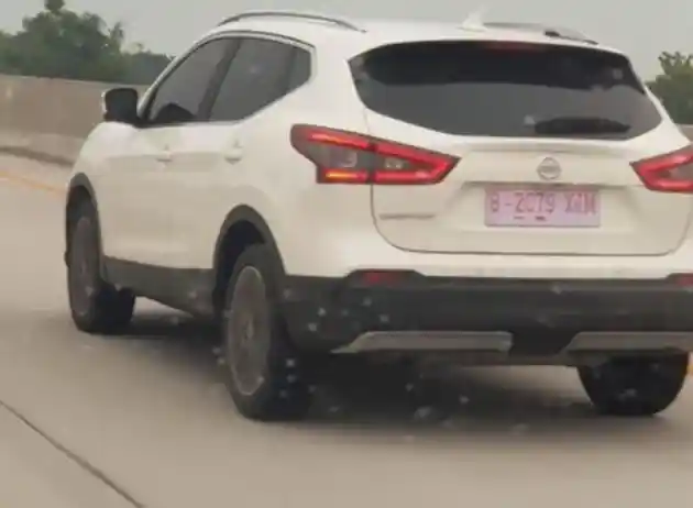 Foto - Nissan Qashqai Kepergok Uji Jalan di Surabaya