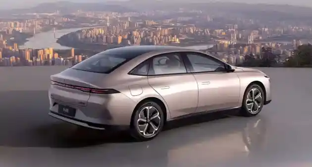 Foto - Ini Dia Sedan PHEV Nissan Yang Sedang Diproduksi