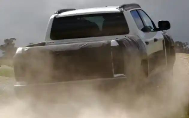 Foto - SPY SHOT: Nissan Navara Generasi Terbaru, Rebadge Dari Mitsubishi Triton