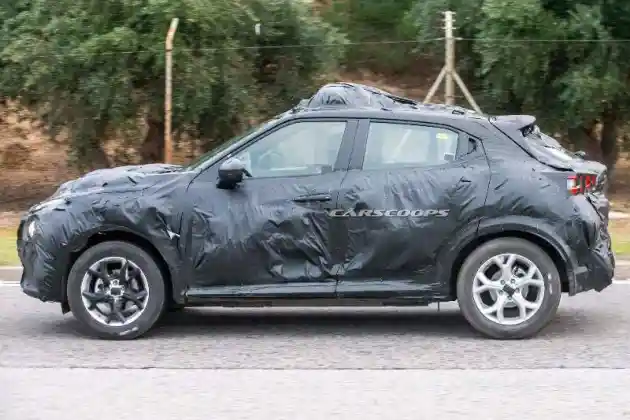 Foto - Nissan Juke Generasi Terbaru Tertangkap Tengah Tes Jalan