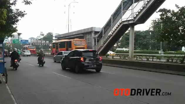 Foto - Kerap Rusak, Kenapa Jalanan di Jakarta Tak Dibeton Saja Semua?