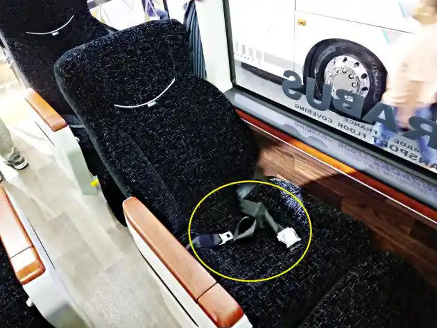 Foto - KNKT: Penumpang Bus Wajib Pakai Safety Belt…