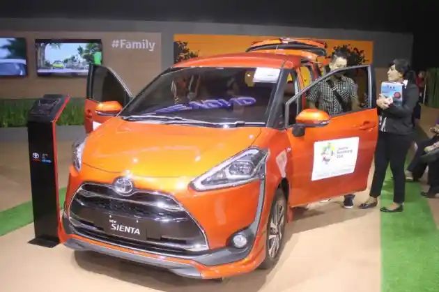 Foto - Tertarik Memiliki Mobil Warna Orange?