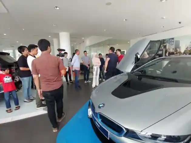 Foto - OtoDriver Experience Sukses Berikan Pengalaman Seru Jalan-jalan Naik BMW