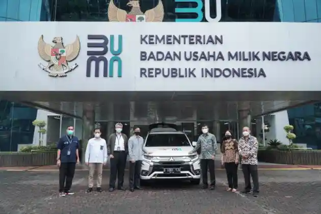 Foto - Mitsubishi Donasikan 3 Outlander PHEV Untuk Misi Sosial Ini