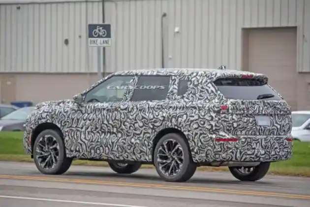 Foto - SPY SHOT: Mitsubishi Outlander Generasi Terbaru