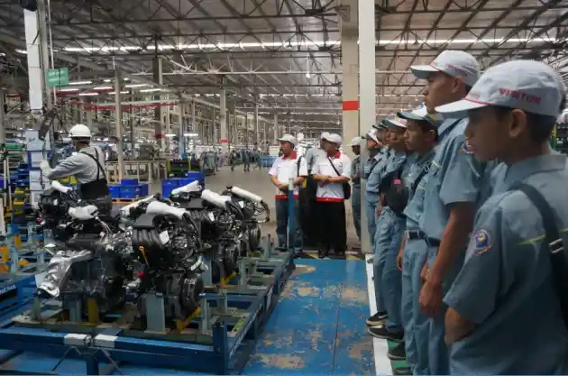 Foto - Nissan Motor Indonesia Buka Pintu Pabrik Untuk Dikunjungi Ratusan Pelajar