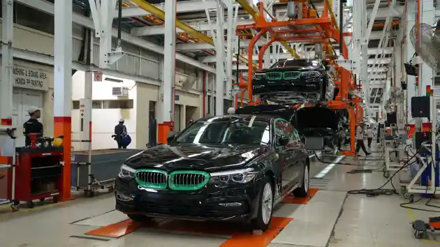 Foto - BMW Seri-5 CKD Seharga RP 1,149 Miliar Mulai Dirakit di Sunter (14 Foto)