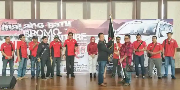 Foto - Komunitas Pajero Indonesia ONE Touring ke Jatim, Angkat Walikota Batu Jadi Anggota!