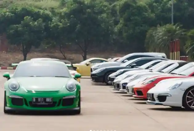 Foto - VIDEO: Porsche Ajari Melafalkan "Taycan" Dengan Benar