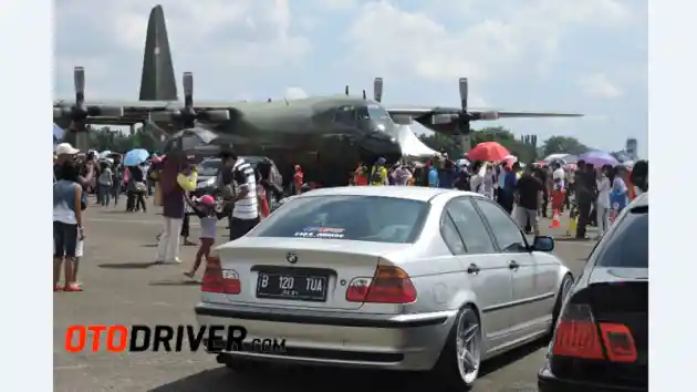 Foto - HUT TNI AU, Komunitas Mobil Ramai-ramai Hadir Di Lanud Halim Perdanakusuma