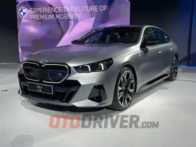 Foto - BMW Luncurkan 4 Model Baru Sekaligus