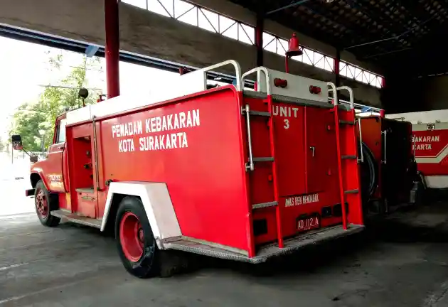 Foto - Mengapa Mobil Pemadam Kebakaran Warnanya Merah?