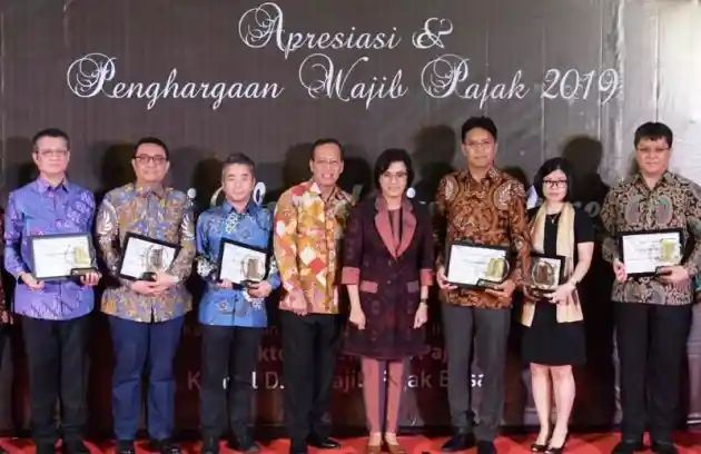 Foto - Daihatsu Indonesia Dapat Penghargaan Sebagai Pembayar Pajak Terbesar