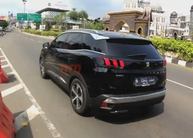 Foto - Mudik in Style 2019: Peugeot 3008 Menuju Puncak. Berapa Konsumsi BBM-nya?