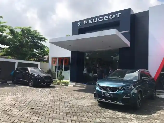 Foto - Tidak Ada Bengkel Resmi Peugeot di Kota Anda? Terbangkan Mekanik Resmi Saja