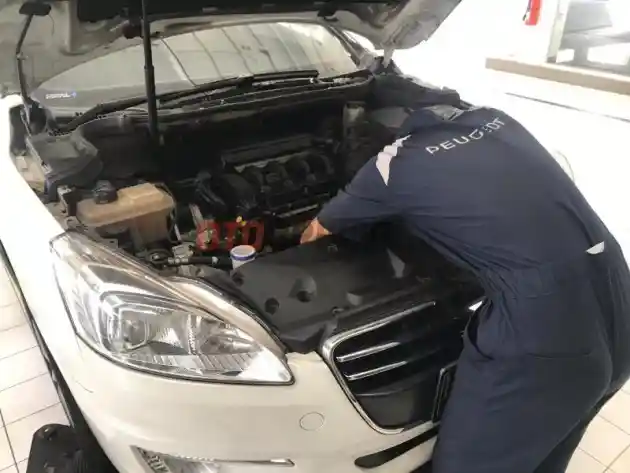 Foto - Panggil Mekanik Peugeot Resmi Biaya Servis Tambah RP 100-200 Ribuan