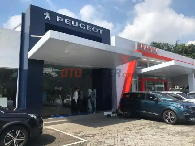 Foto - Panggil Mekanik Peugeot Resmi Biaya Servis Tambah RP 100-200 Ribuan