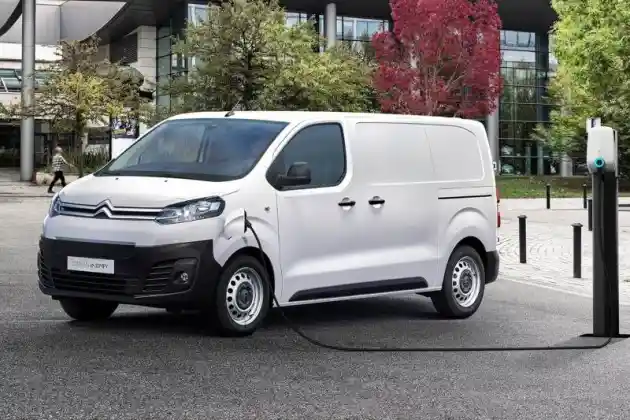 Foto - Berbeda Dengan Pabrikan Lain, Mobil Listrik Peugeot Berwujud Van