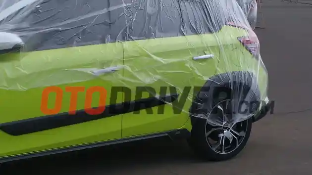 Foto - SPY SHOT: Toyota Yaris Versi Crossover Tertangkap Kamera Kami