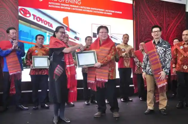 Foto - Toyota Serbu Sumatera Dengan Dirikan 6 Dealer Baru Serentak