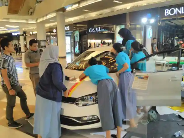 Foto - VW Indonesia Adu Bakat Siswa SMA Dalam Menstiker Polo