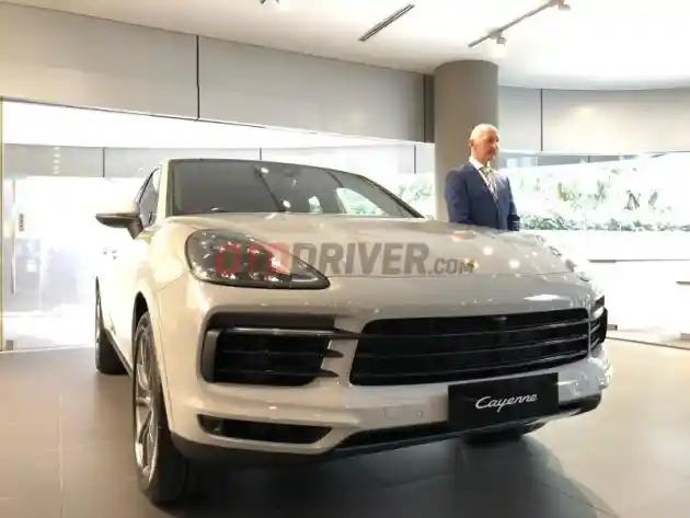 Foto - Virtual Showroom Jadi Langkah Jitu Porsche Berjualan di Tengah Pandemi