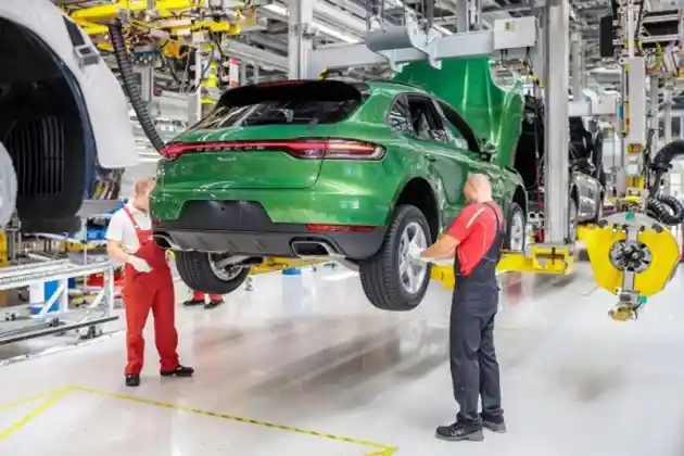 Foto - Porsche Pamer Dimulainya Produksi Macan Terbaru