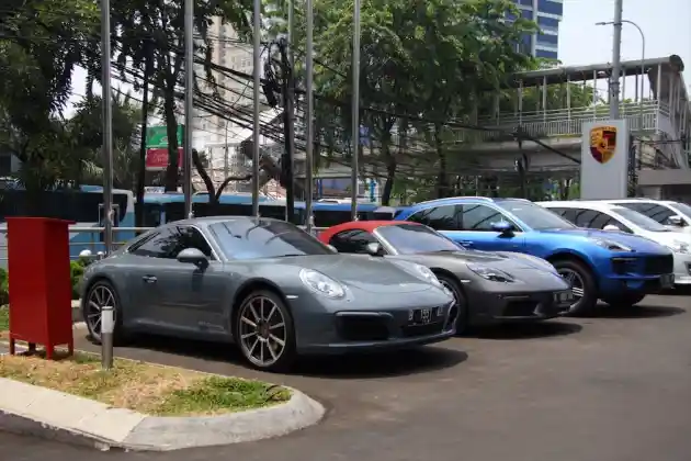 Foto - Porsche Bisa Diandalkan di Padatnya Perkotaan Indonesia?