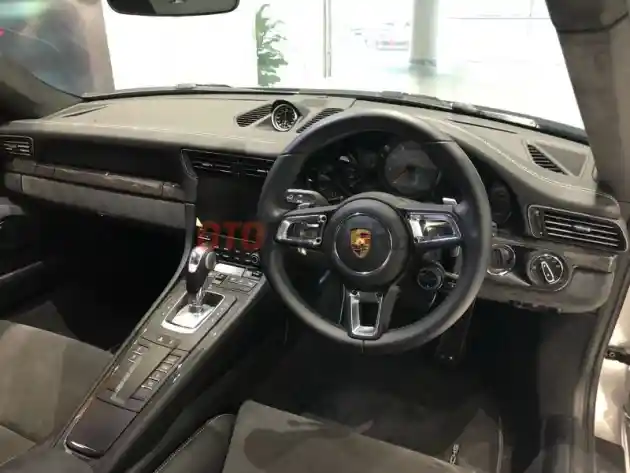 Foto - Porsche Mungkinkan Konsumennya Personalisasi Tiap Mobil Dibeli