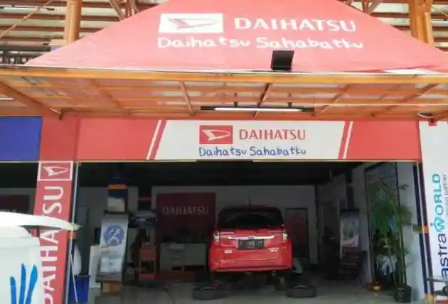 Foto - Daihatsu Sebar 9 Pos Siaga Sepanjang Jalur Mudik. Ada Pijat Gratis