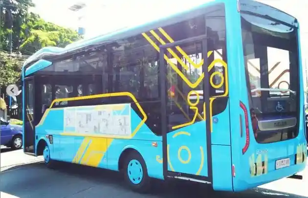 Foto - Medium City Bus Baru Karoseri Laksana, Futuristik Dan Ramah Difabel