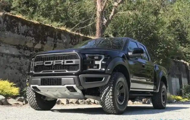 Foto - Desain Ford Raptor Dibajak di Cina