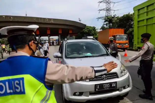 Foto - Berkendara Menggunakan Masker, Ini Tanggapan Pakar Safety Driving