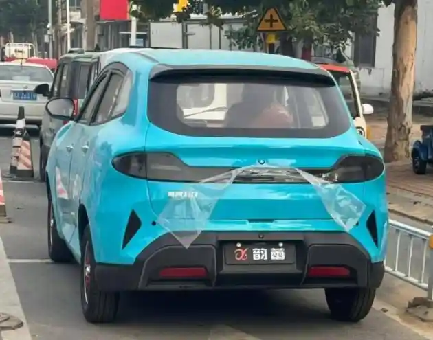 Foto - Siapa Sangka, Mobil Brand Cina Inipun Ada Kloningannya!