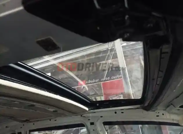 Foto - Penyebab Sunroof Mobil Mulai Macet yang Wajib Diketahui