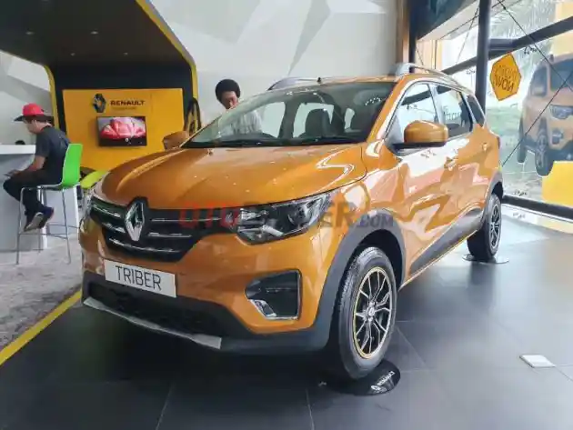 Foto - 1.453 Orang Menunggu Renault Triber