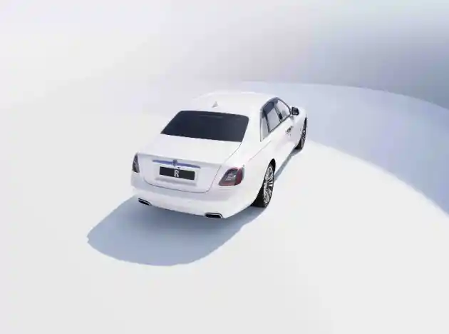 Foto - Rolls-Royce Ghost Terbaru Resmi Dijual, Harga Mulai Rp 4,8 Miliar