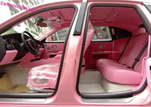 Foto - Aih.. Rolls Royce Ini Dipesan Berwarna Pink